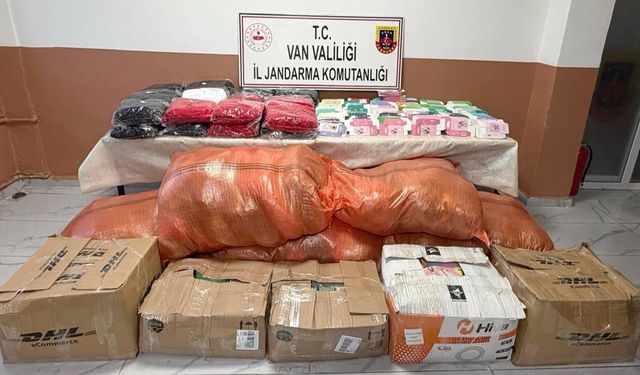 Başkale’de 3 milyon 660 bin TL’lik kaçak eşya ele geçirildi