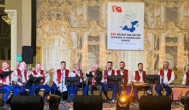 İzmir'de Van Gecesi düzenlendi