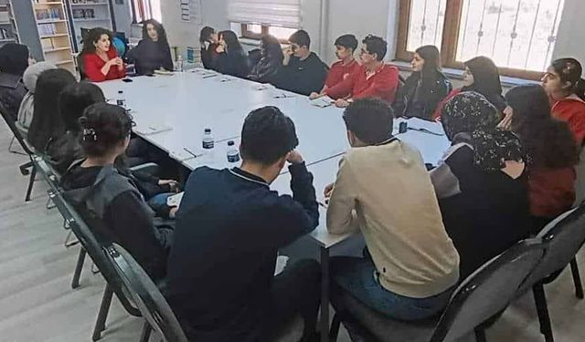 Kitap tahlili etkinliği Edremit’te gerçekleştirildi