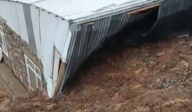 Van Bahçesaray'da çok sayıda ev boşaltıldı