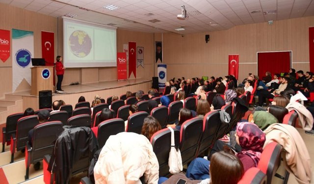 Van YYÜ’lü öğrencilere Antarktika deneyimleri paylaşıldı