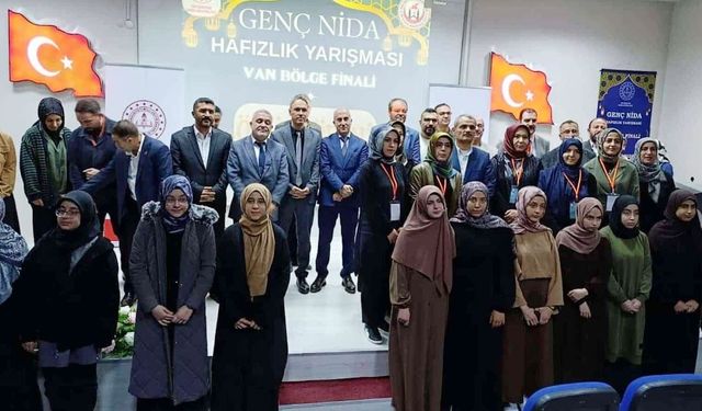 Van’da genç hafızlar yarıştı