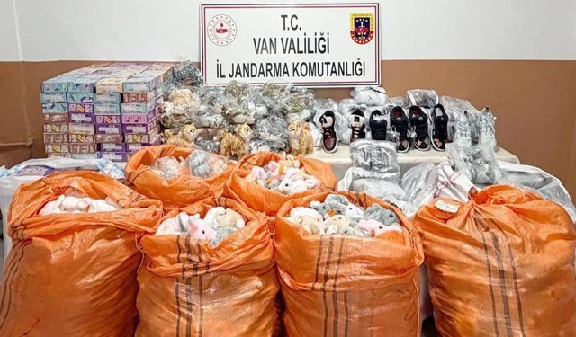 Van’da kaçakçılık operasyonu: 3,7 milyon TL’lik kaçak ürün ele geçirildi