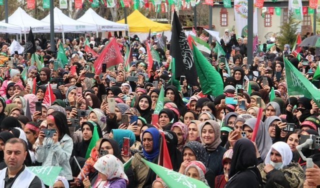 Van’da Mevlid-i Nebi mitingi: Manevi atmosfer fotoğraf karelerine yansıdı