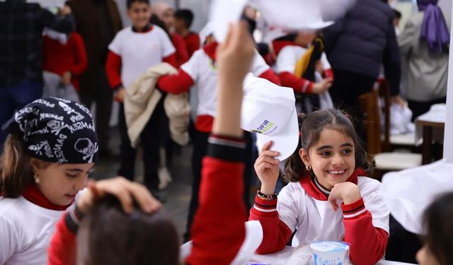 Van’da minik öğrenciler mama üretim tesislerini gezdi