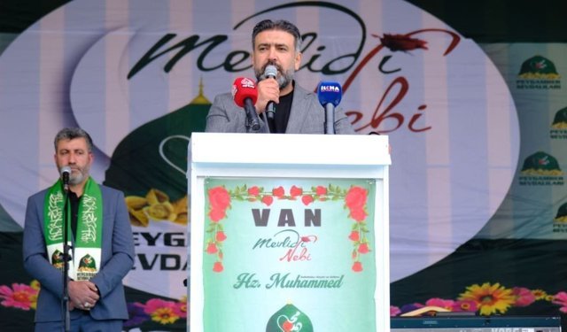 Van’da konuşan Araştırmacı-Yazar Aydın’dan vahdet mesajı: Birlik olmazsak ayakta kalamayız
