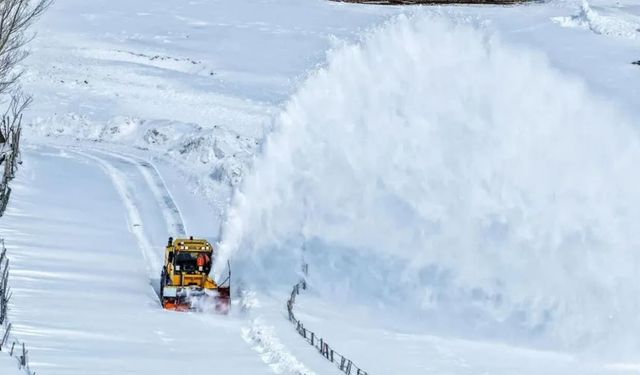Van’da Nisan ayında karla mücadele sürüyor! Kapalı mahalle sayısı açıklandı