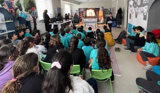 Van’da öğrenciler Karagöz ve Hacivat gölge oyunuyla buluştu