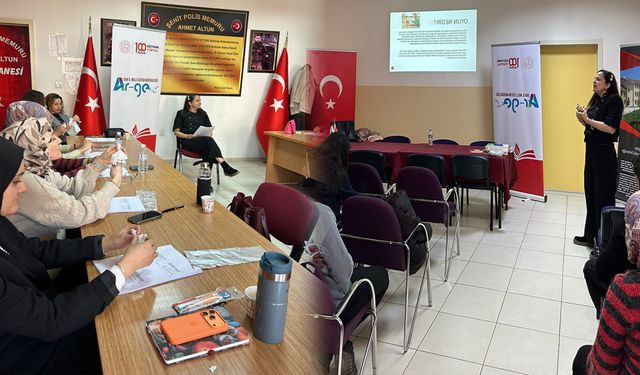 Van’da rehber öğretmenlere oyun terapisi teknikleri eğitimi