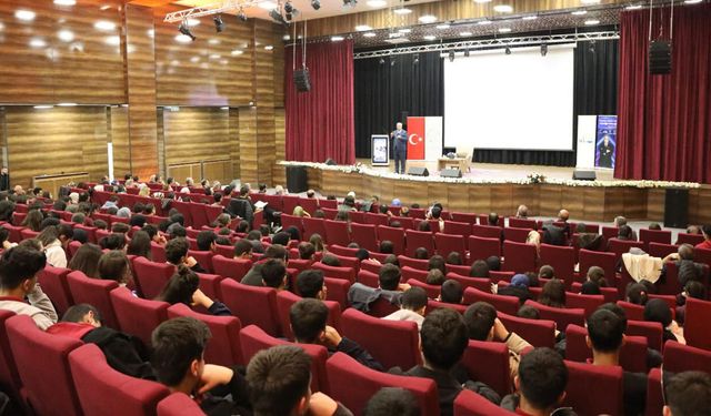 Van’da yapay zeka söyleşisine yoğun ilgi
