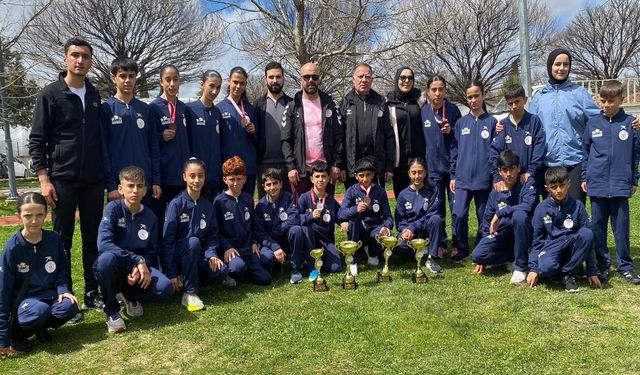 Vanlı atletlerden Analig’de büyük başarı