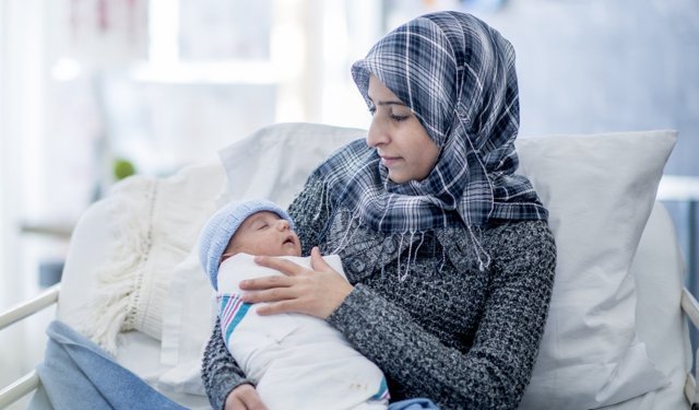 Çalışan annelere müjde: Doğum izni 24 haftaya çıktı