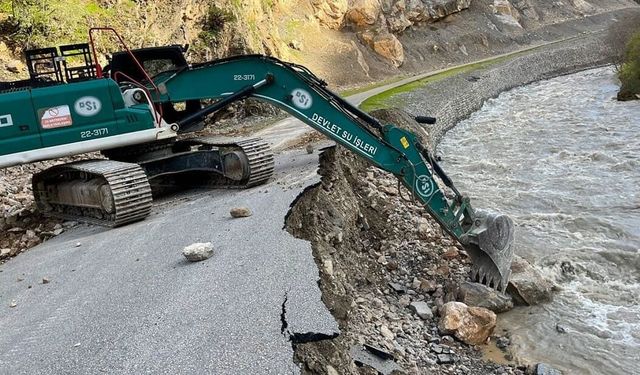 Çatak’ta yoğun yağış sonrası önlem çalışmaları başlatıldı