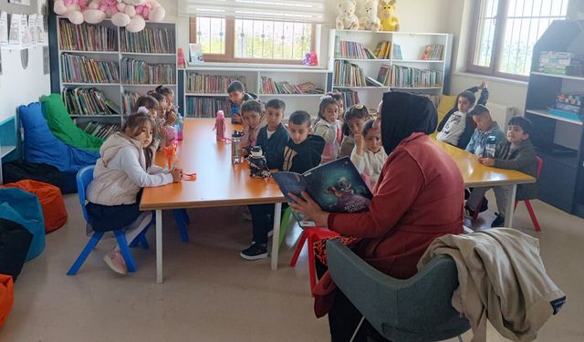 Edremit’te ‘annem bana masal okur musun’ projesi devam ediyor