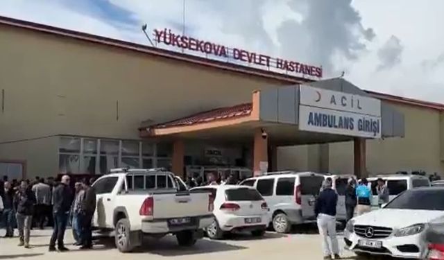 Hakkari’de minibüs uçuruma yuvarlandı: 1 ölü, 7 yaralı!