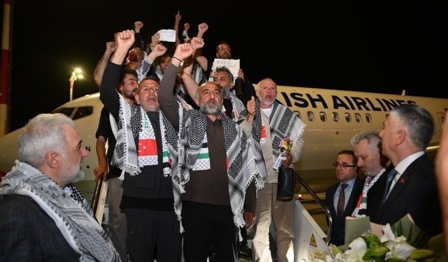 İşgalci İsrail'in alıkoyduğu Sumud Filosu Aktivistleri Türkiye’ye döndü