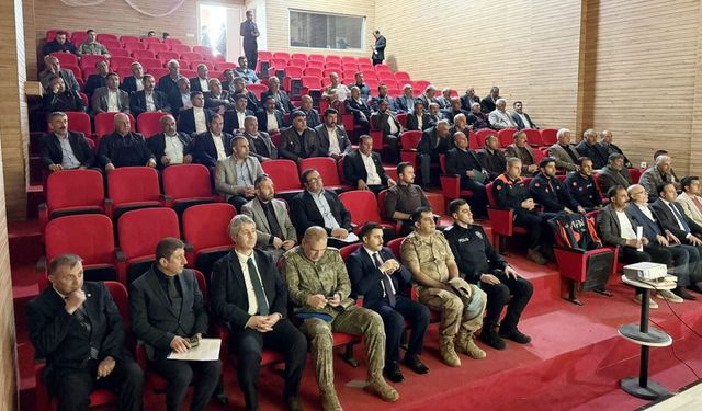 Özalp’ta muhtarlara afet ve siber suç eğitimi
