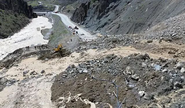 Van-Hakkâri Karayolu’nda heyelan uyarısı