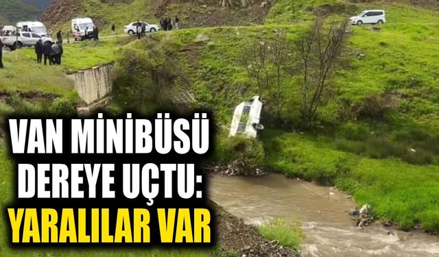 Van minibüsü dereye uçtu: Yaralılar var