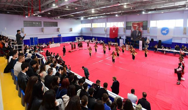 Van YYÜ’de turizm şenliği düzenlendi