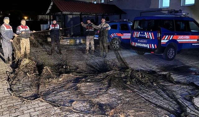 Van’da kaçak inci kefali avcılarına suçüstü!