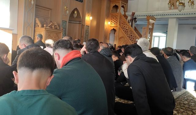 Van’da Kurban Bayramı coşkusu: Camiler Bayram Namazında dolup taştı