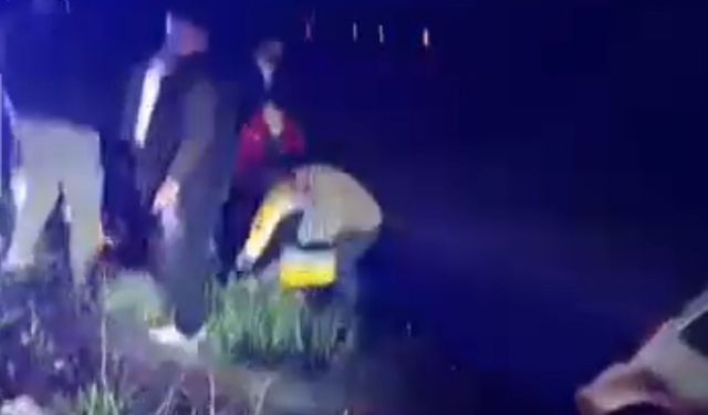 Van'da lastiği patlayan araç şarampole yuvarlandı!