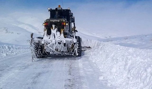 Van’da Mayıs ayında 30 yerleşim yeri yolu kardan kapandı