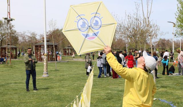 Van’da özel gereksinimli çocuklara uçurtma şenliği