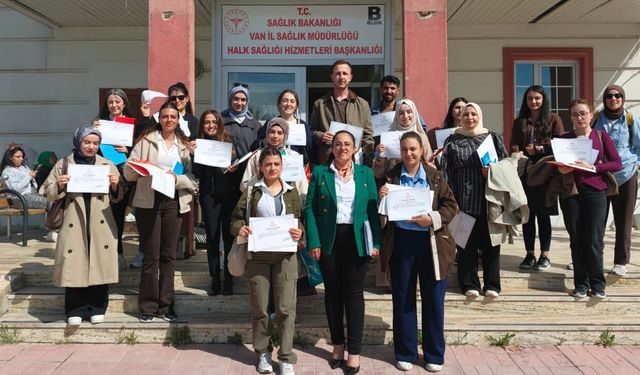 Van’da sağlık çalışanlarına temel yenidoğan bakımı eğitimi verildi