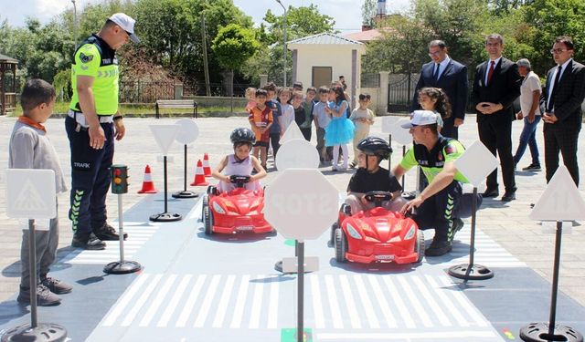 Edremit İlkokulu öğrencilerine trafik eğitimi verildi