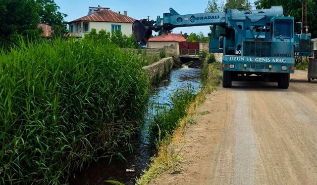 Erciş Alkanat Mahallesi'nde taşkın koruma ve ıslah çalışması