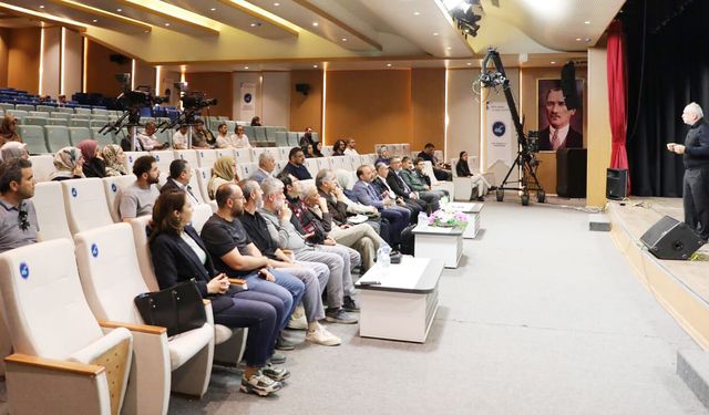 Fazlıoğlu, Van’da çağdaş insanın anlam arayışını anlattı