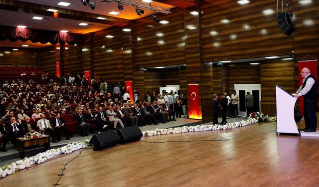 İhsan Fazlıoğlu Vanlılarla söyleşide buluştu