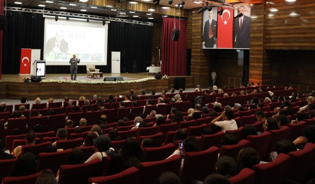 Yazar Aydın, Vanlılarla buluştu