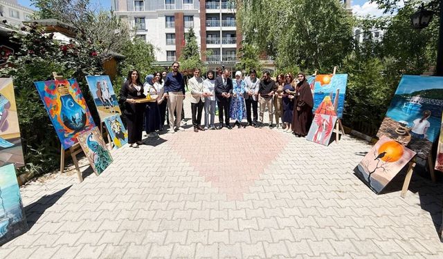 İpekyolu’nda yıl sonu resim sergisi açıldı