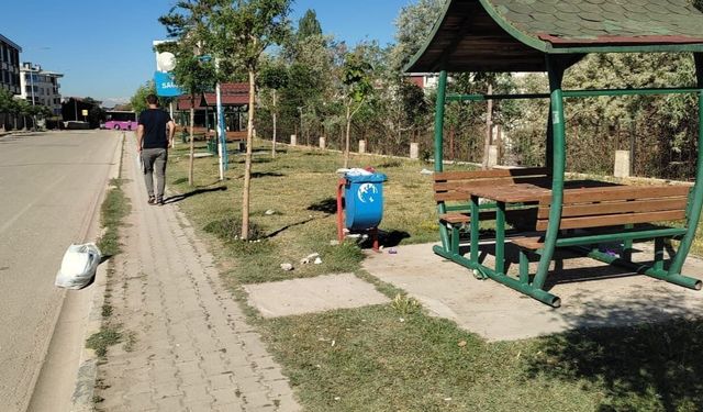 İpekyolu’ndaki Sağlık Parkı çöplüğe döndü