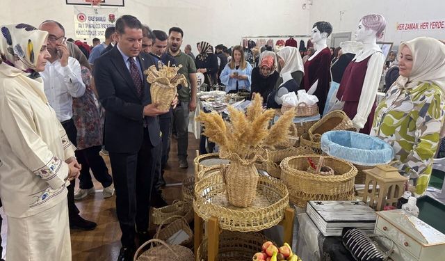 Tuşba’da yıl sonu sergisi düzenlendi