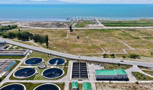 Van Gölü’nde 2 Milyon 100 bin metreküp dip çamuru çıkarıldı