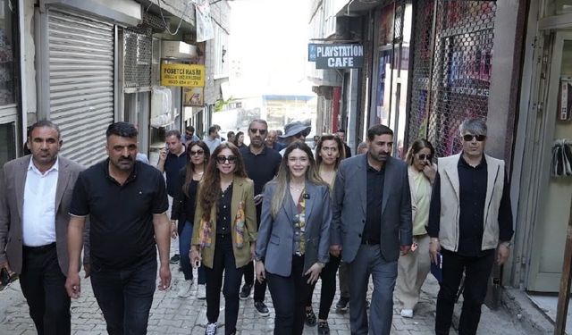 VAN TSO Başkan adayı Bayram, ilçe esnafının sorunlarını yerinde dinliyor