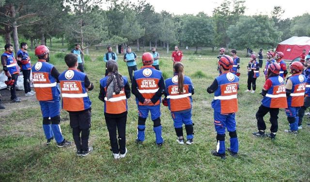 Van'da 25 yeni UMKE gönüllüsü eğitimini tamamladı