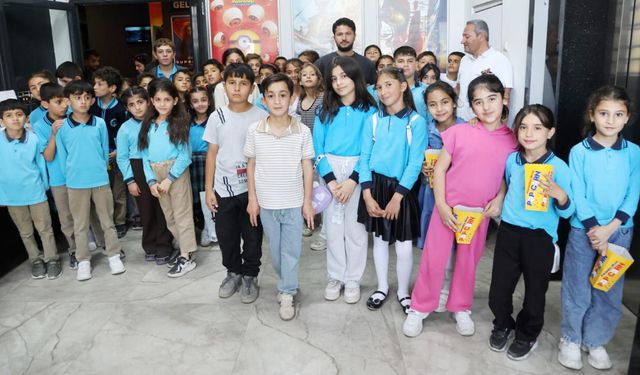 Van’da 8 bin öğrenci Hz. Muhammed’in hayatını sinemada izledi
