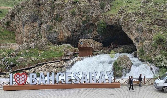 Bahçesaray’da su faturası tepkisi! Sayaç yok, fatura var…