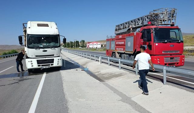 Çaldıran-Doğubayazıt yolunda kamyon yangını…