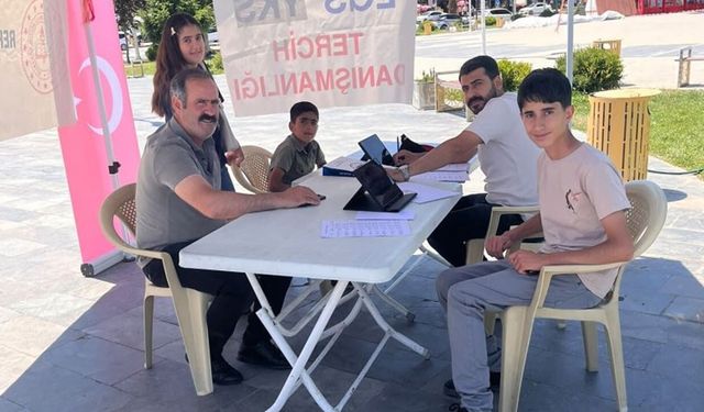 Edremit'te LGS tercih danışmanlığı standı hizmete açıldı
