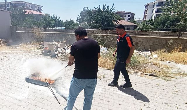 Erciş'te sağlık personeline afet eğitimi ve tahliye tatbikatı