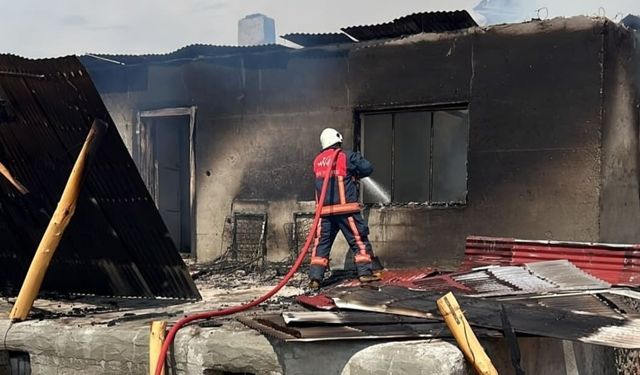 Van’da peş peşe yangınlar: Bir ev kullanılamaz hale geldi
