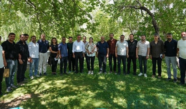 Başkan Adayı Bayram, marangoz esnafıyla bir araya geldi