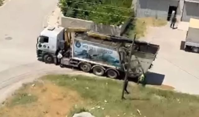 İpekyolu'nda çöp aracından sızan atık su tepki topladı