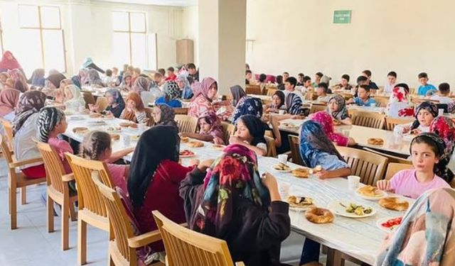 Tuşba Müftüsü, Yaz Kur'an Kursu öğrencileriyle kahvaltıda buluştu